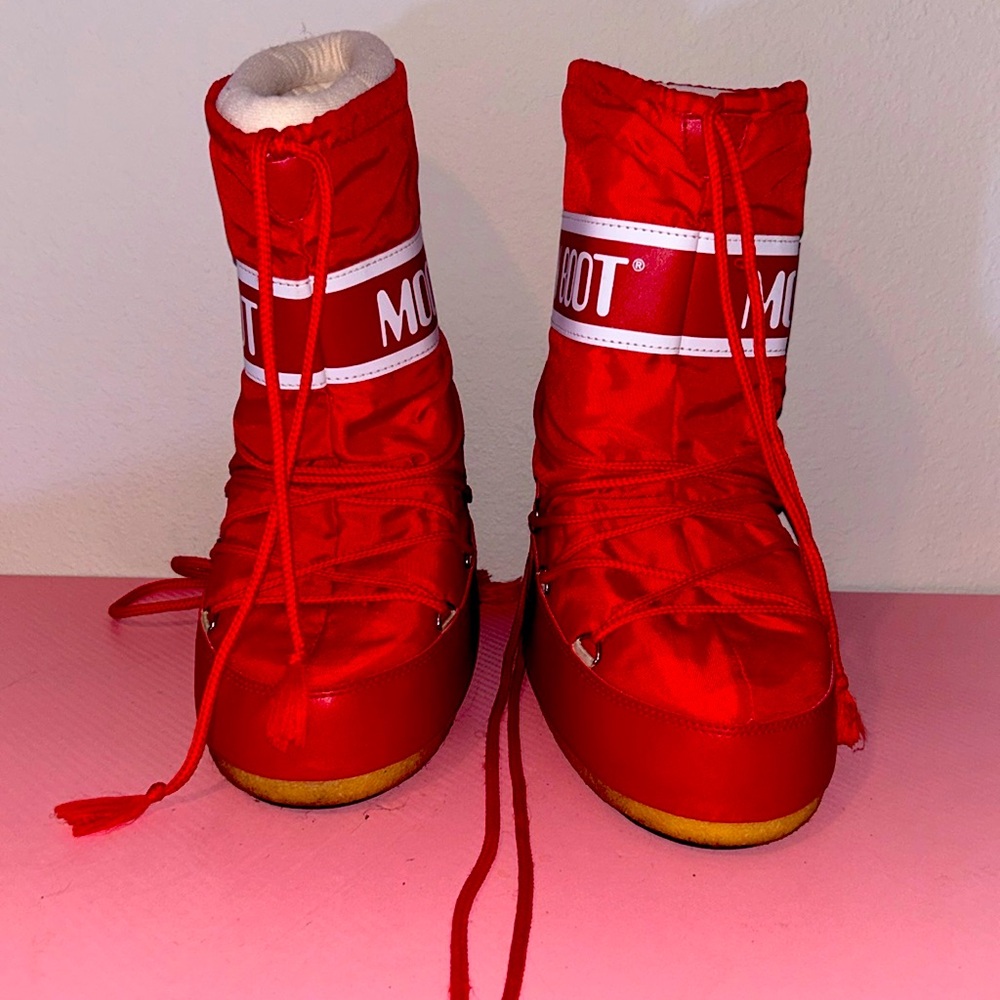 The original Moon boots